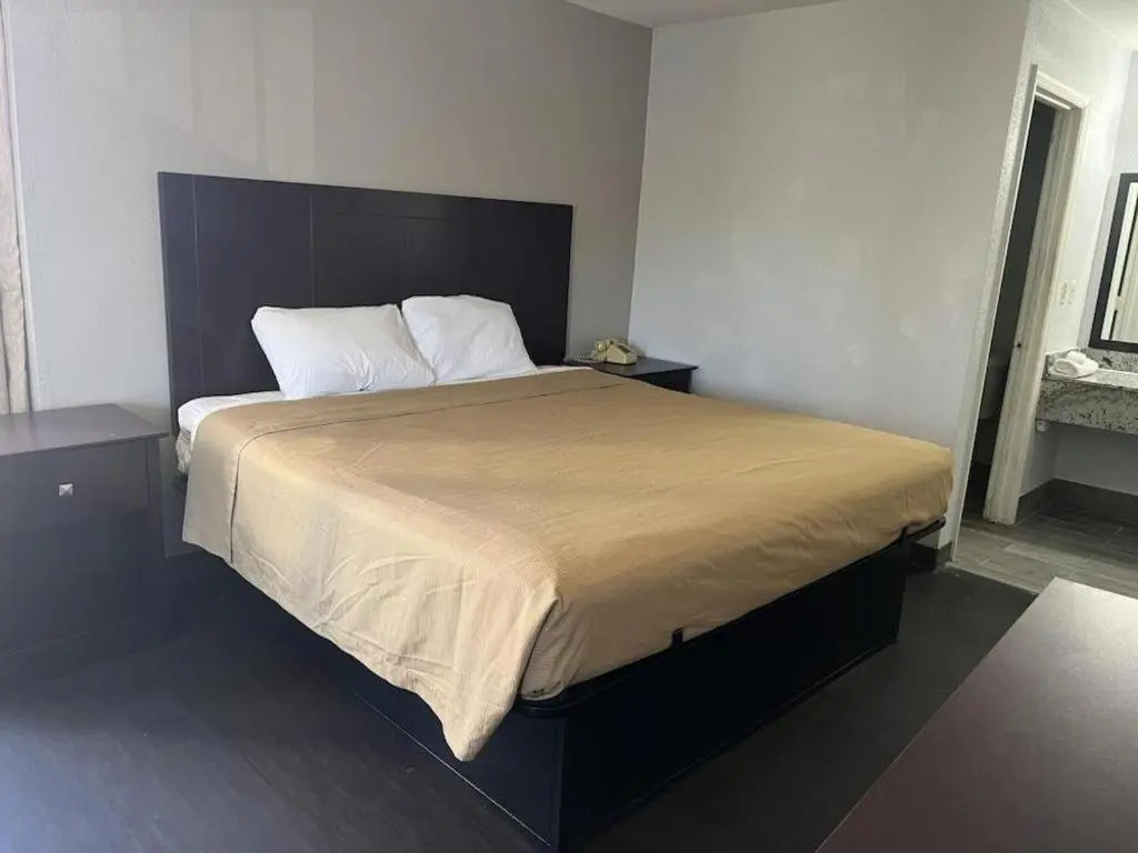 DELUXE INN augusta