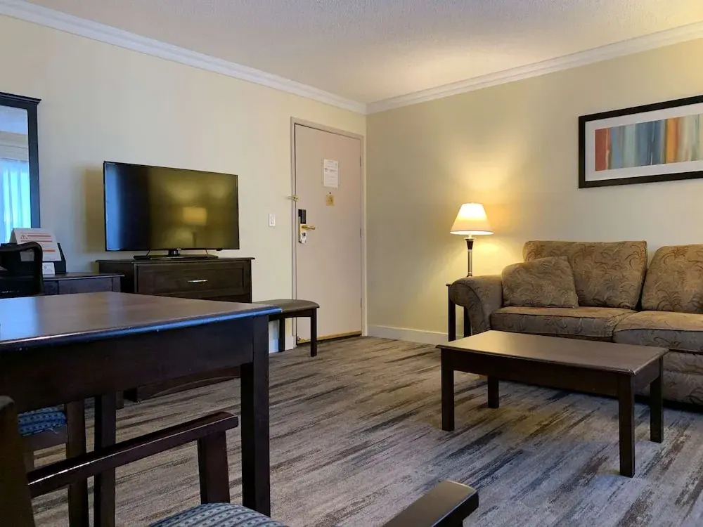 Best Western PLUS Burnaby Hotel