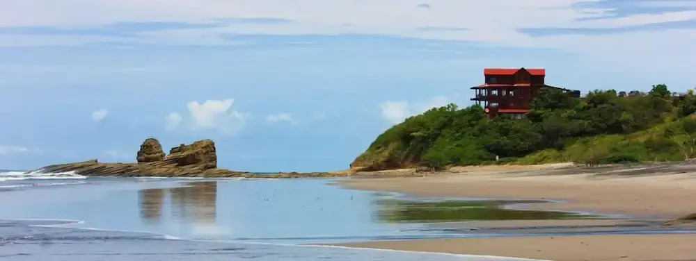 Magnific Rock - Surf Resort & Yoga Retreat Nicaragua