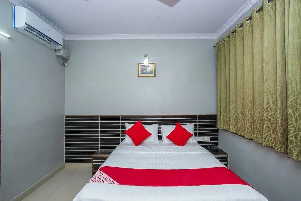 Hotel O White Fort Near Lalbagh Botanical Garden