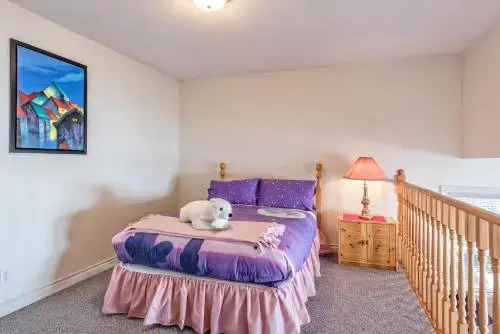 Sunset Peak - 3 Bed / 4 Bath Home