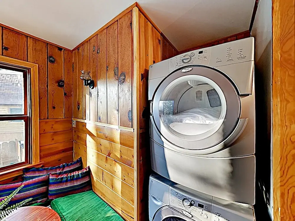 New Listing! Moonridge Maltby W/ Hot Tub 2 Bedroom Cabin