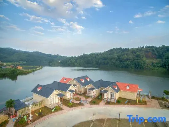 Yapotian Baishuizhai Holiday Hotel