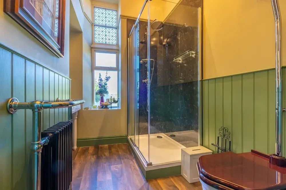 Kendal - Gothic Hall - Luxury Rooms or Apartment