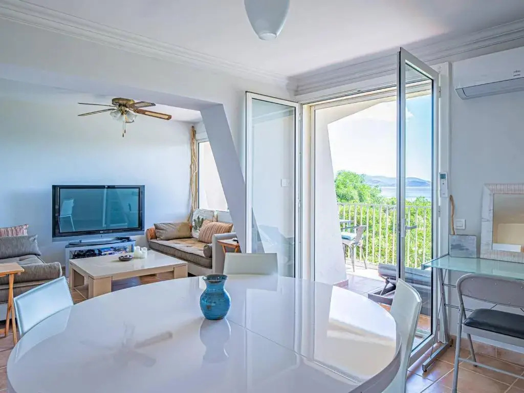 Appartement Le Lavandou, 3 pièces, 6 personnes - FR-1-610-69