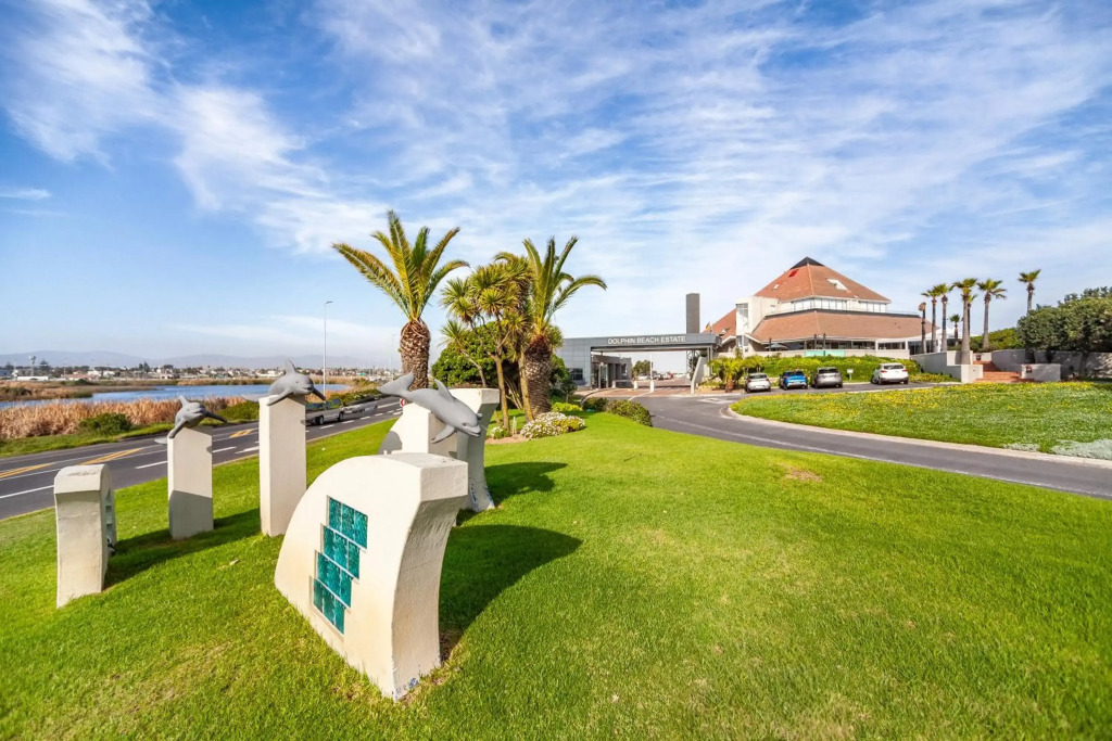 Luxury Private Beachfront 2 bedroom Dolphin Apartment, Blouberg, Cape Town