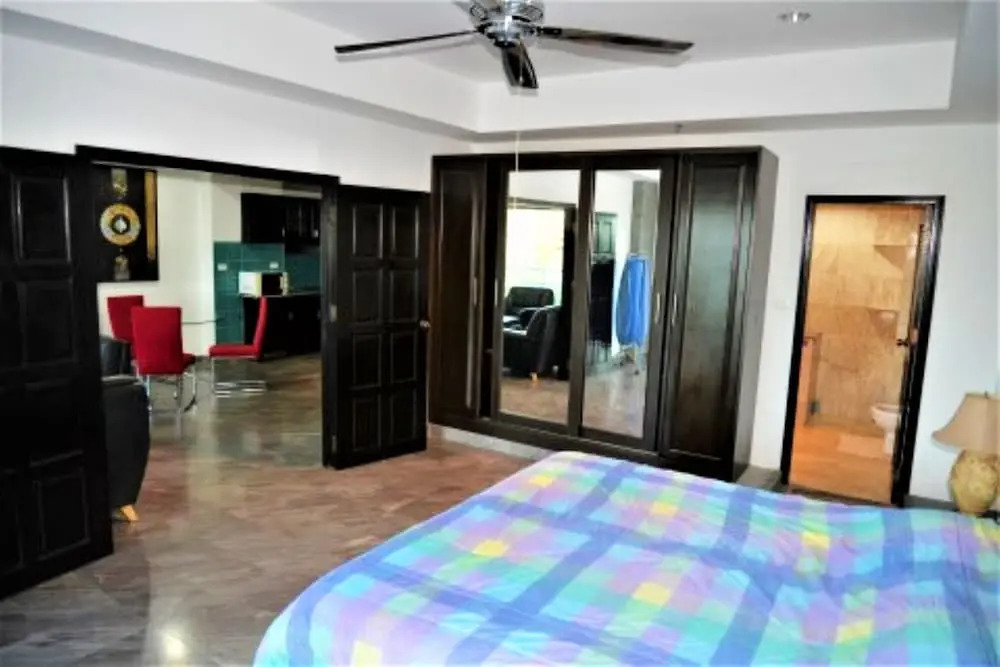 Sea View 4th Floor 1 bed Condo at View Talay 2
