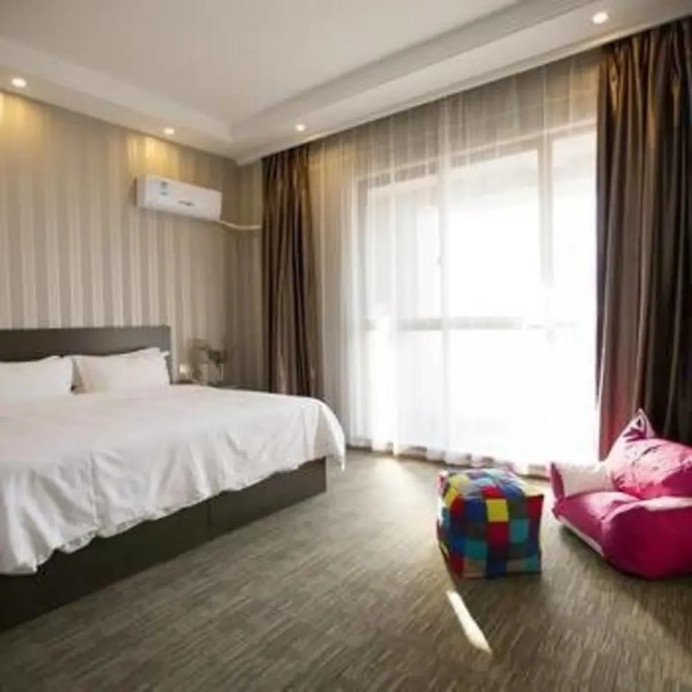 Haining Ruiqi Hotel