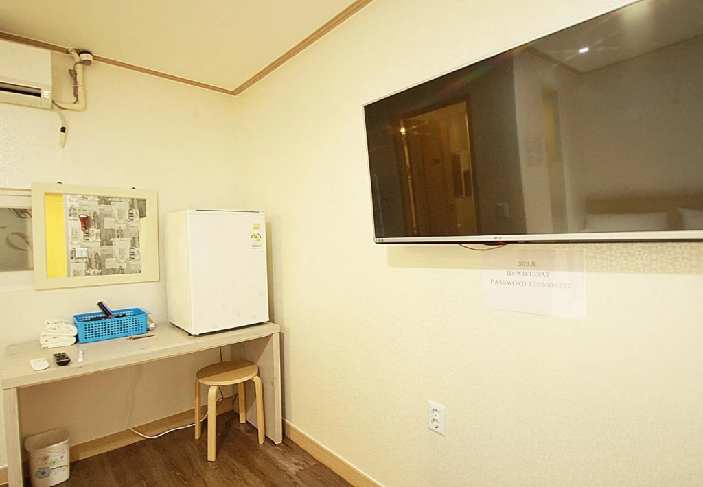 Eel Guest House