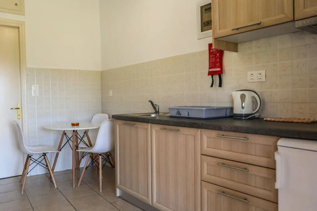 Sunset Studios & Apartments