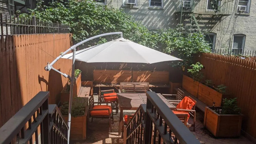 Gorgeous 3 bedroom 2 stops from Times Square and Central Park for Families or Groups with NO SMOKING AND NO PARTIES but Couples and Kids Friendly