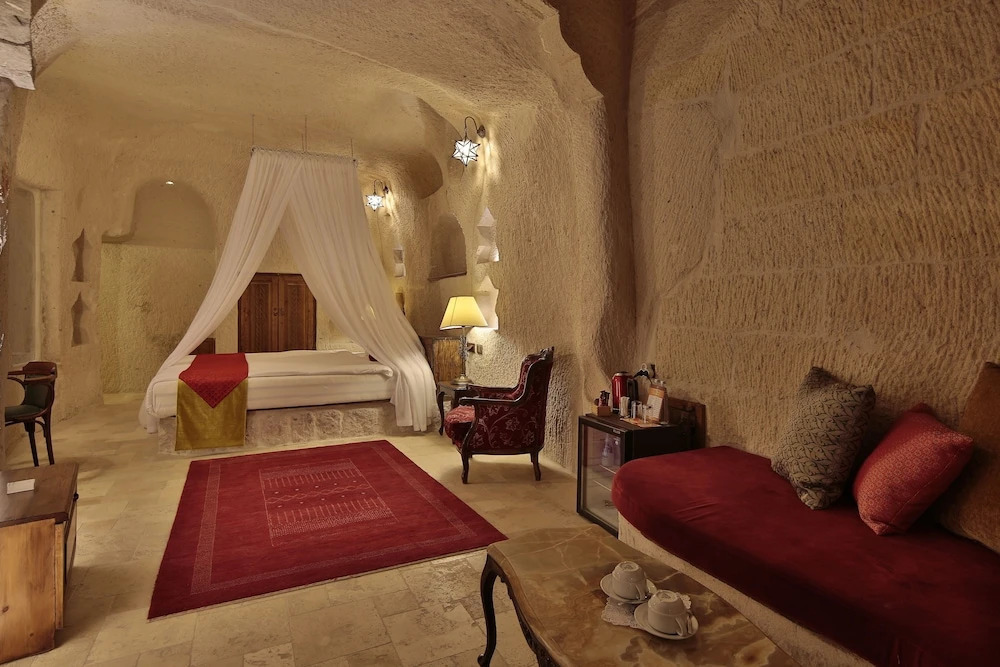 Romance Cave Suites