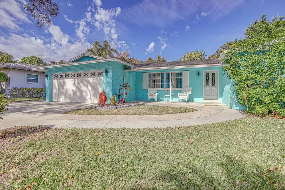Largo Family Oasis: Private Pool & Hot Tub!