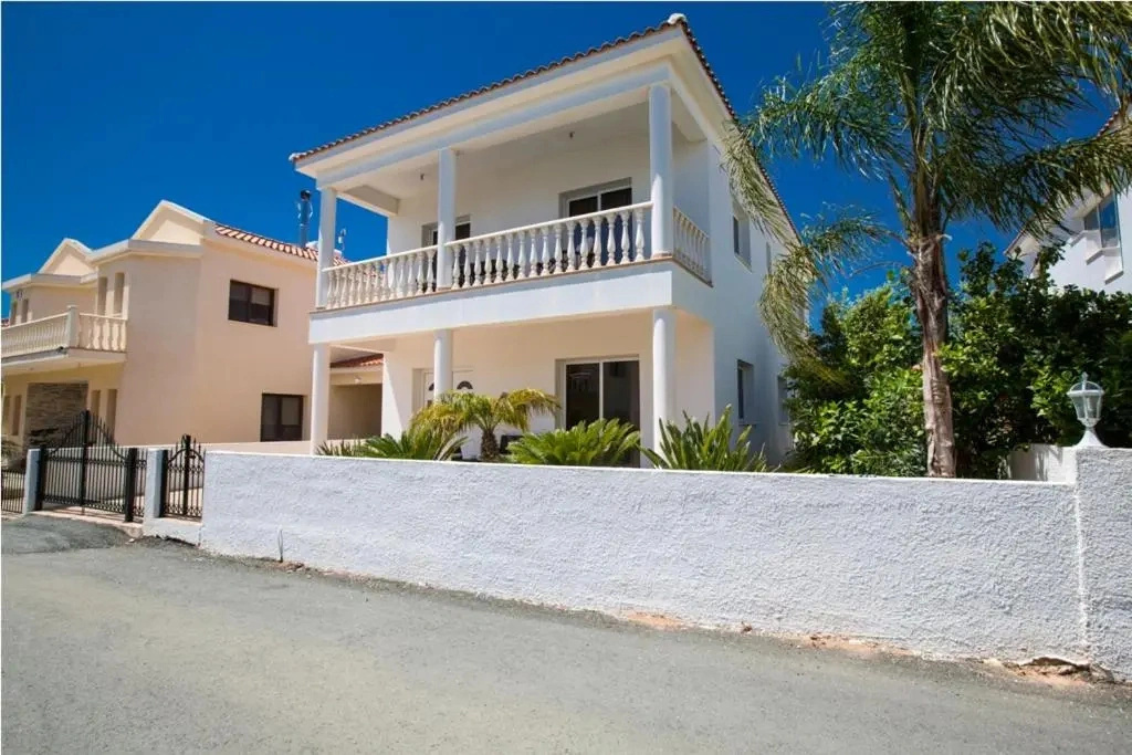 Carilisto Villas Big 4 Bedrooms in Center of Ayia Napa