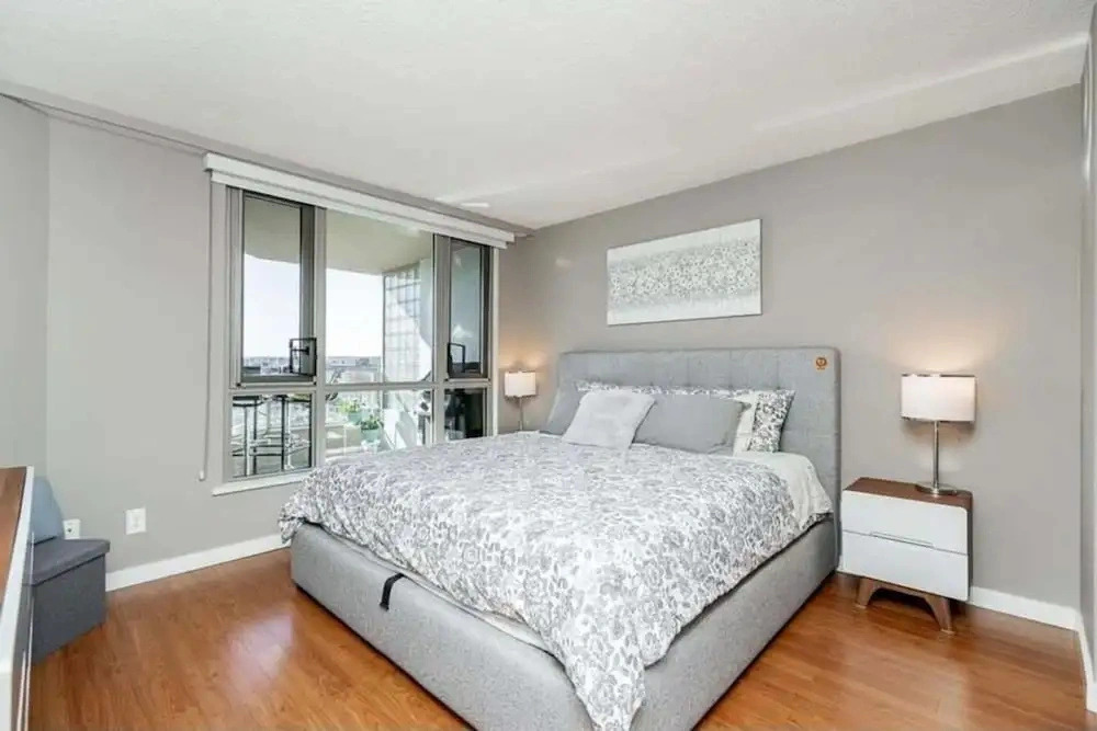 Convenient Downtown Flat