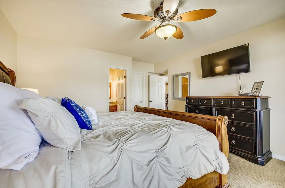 Lake of the Ozarks Condo w/ Community Pool