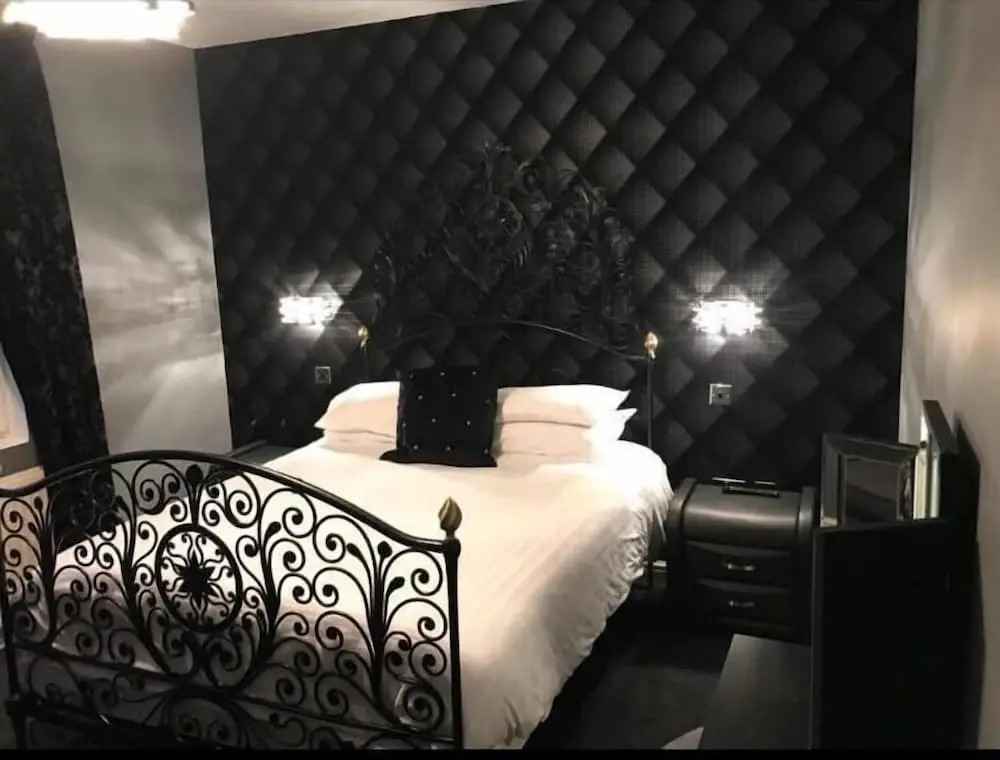 The Lilly Restaurant With Rooms