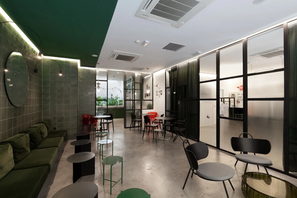 2060 The Newton Hostel