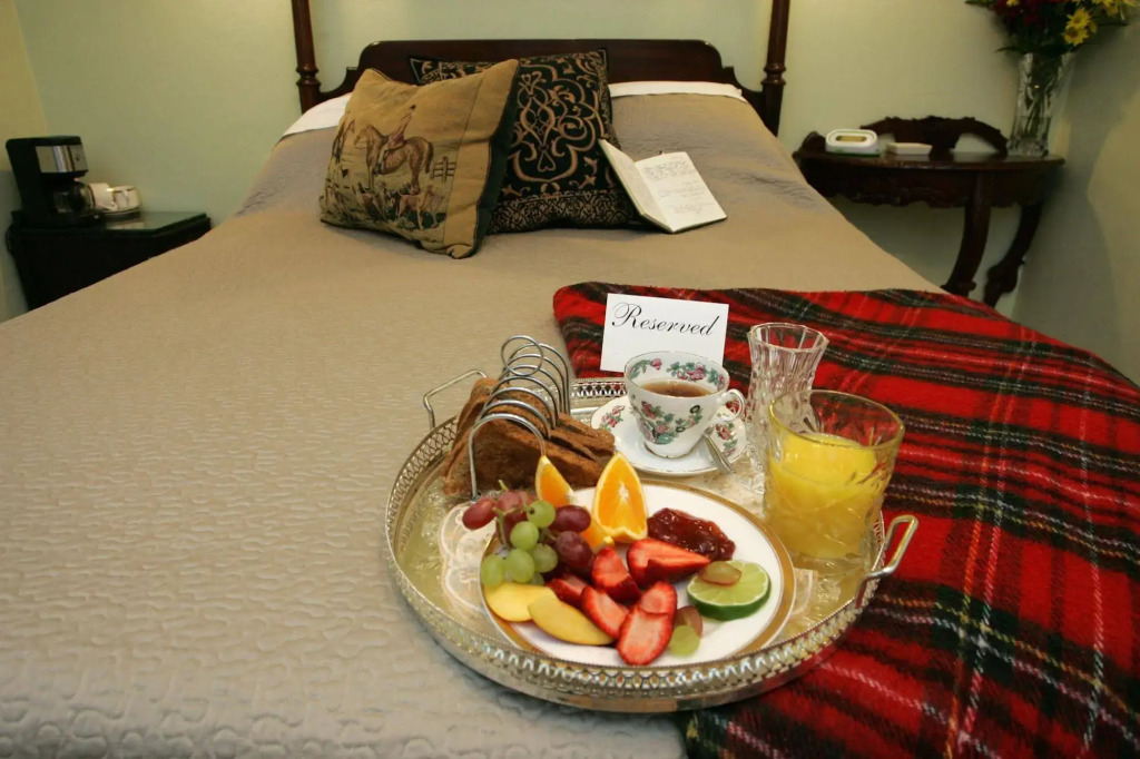 Little English Guesthouse Bed and Breakfast