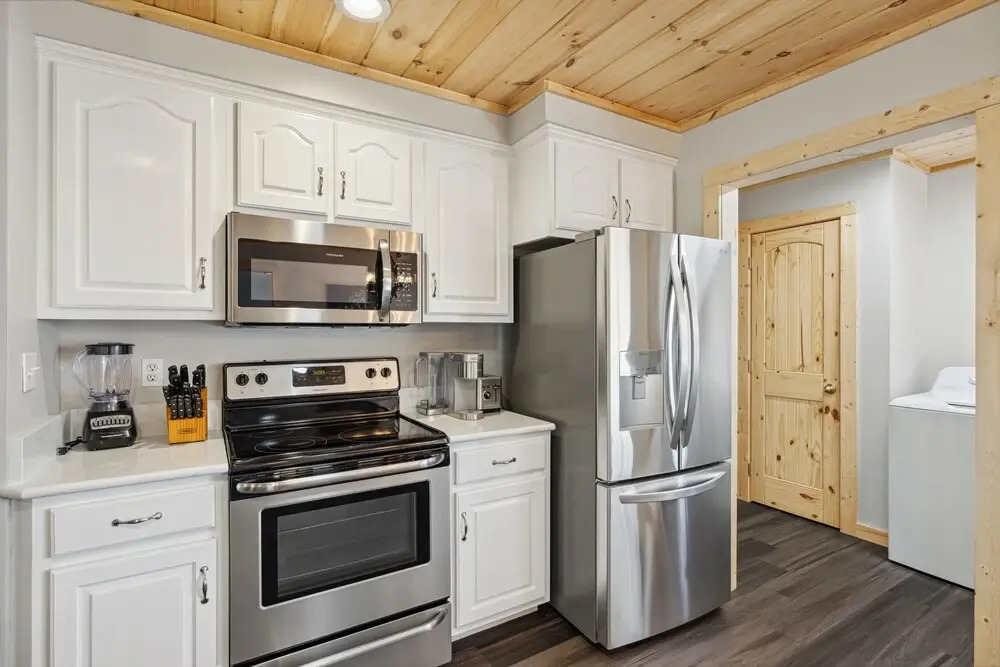 Majestic Valley View 3 Bedroom Cabin by RedAwning