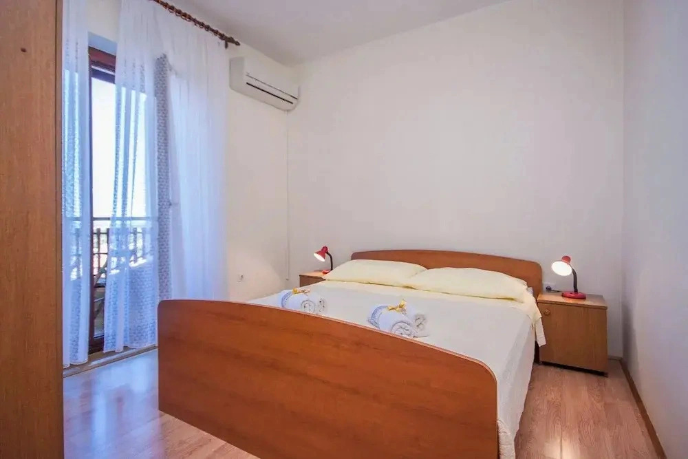 Scenic Holiday Apartment in Primosten