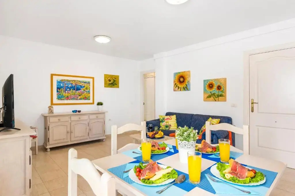 17 LOS CRISTIANOS CENTRAL by the BEACH ,WiFi