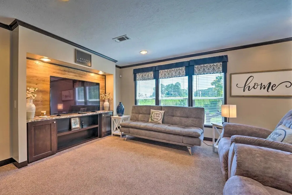 Pet-friendly Home w/ Deck in Broken Bow!