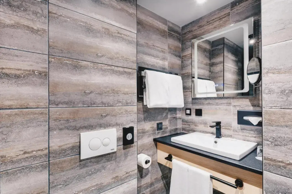 IQ Hotel