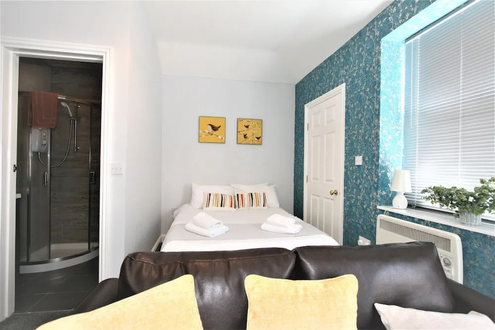 Central Serviced Apartments by Roomsbooked