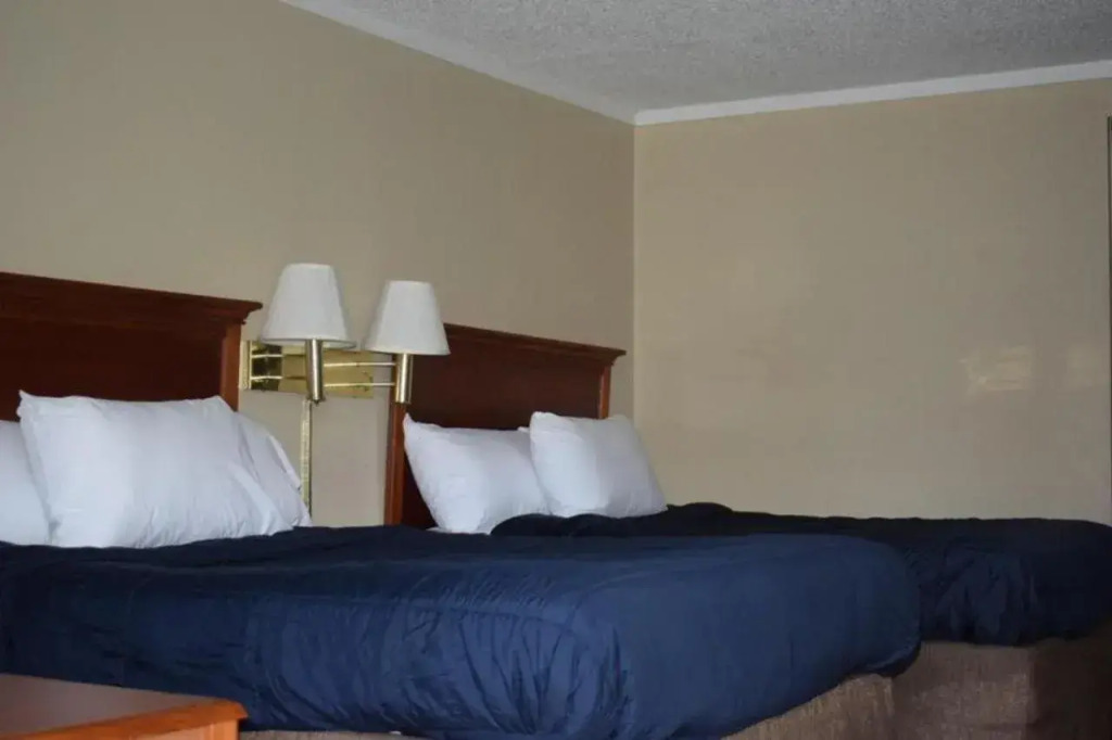 Knights Inn Farmington Hills