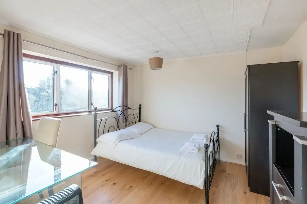 Compton Lodge 5-bedroom house