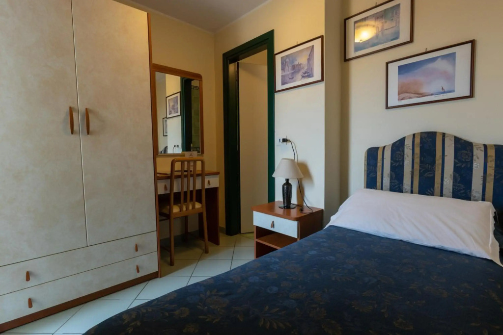 Hotel River fronte mare con piscina