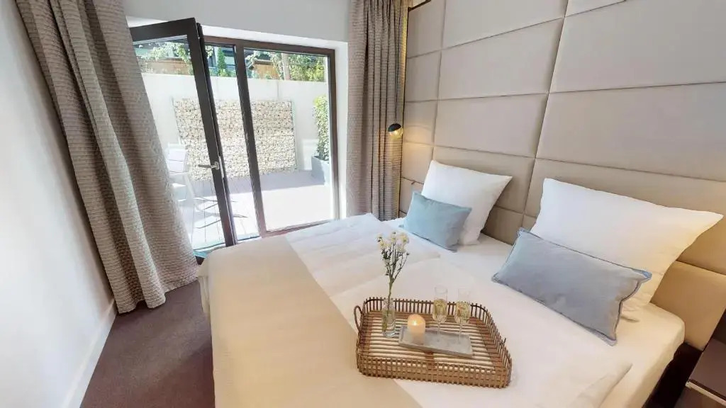White Pearl Apartment 0.04