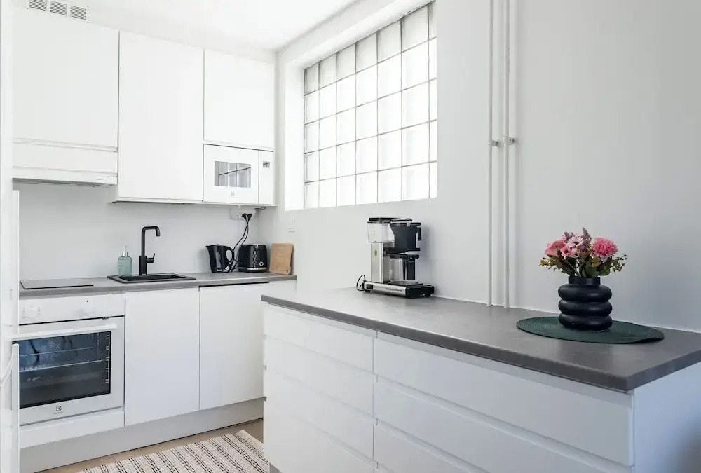 1BR Apartments next to Railway Station, Free Parking, Balcony