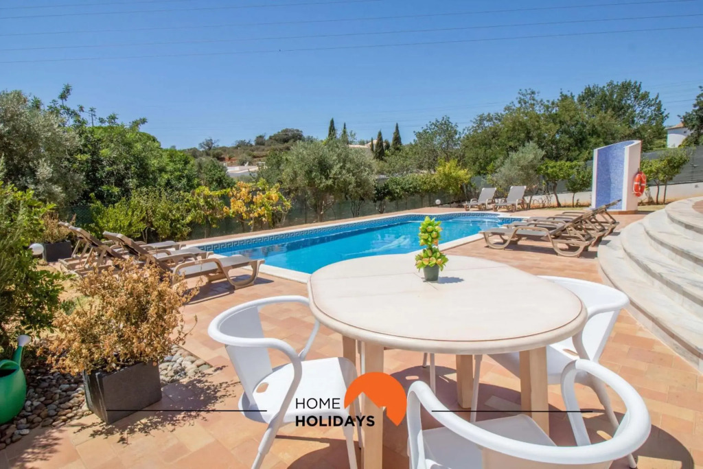 #102 Clube Albufeira villa with private pool & garden