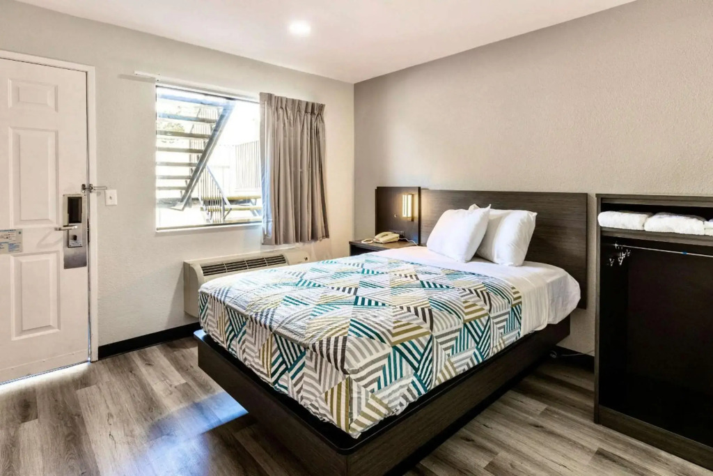 Motel 6 Carlsbad, CA - Near Legoland