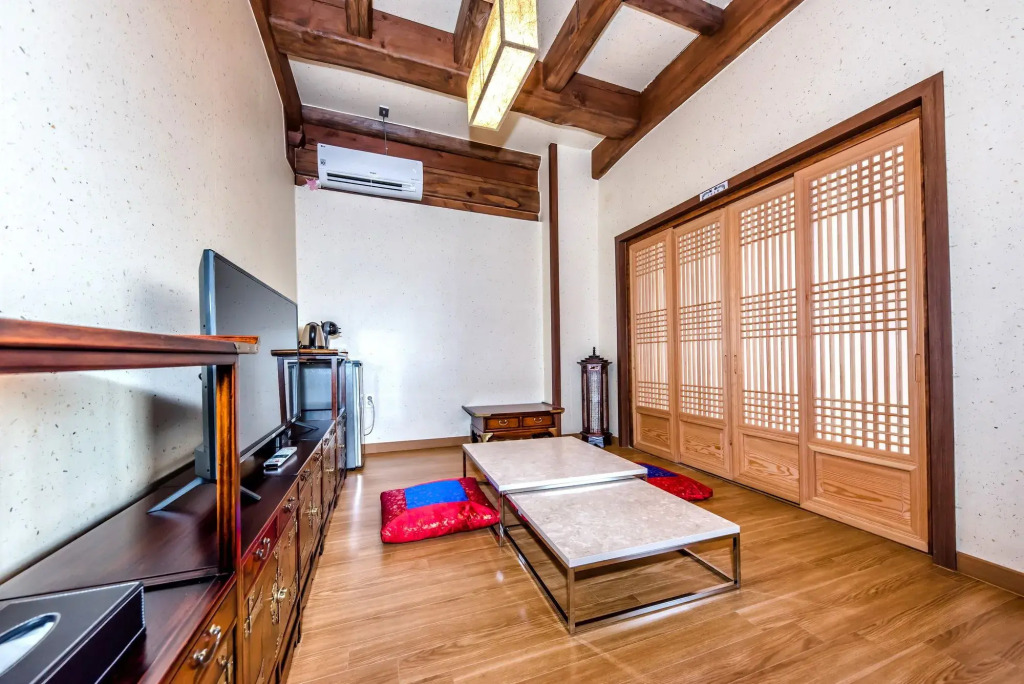 Jeju Hanok Hotel Hallagung