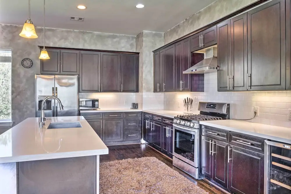 Central Houston Townhouse - 1 Mi to Downtown