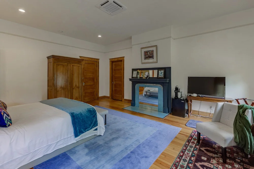 Oak Hall Mansion and Boutique Hotel