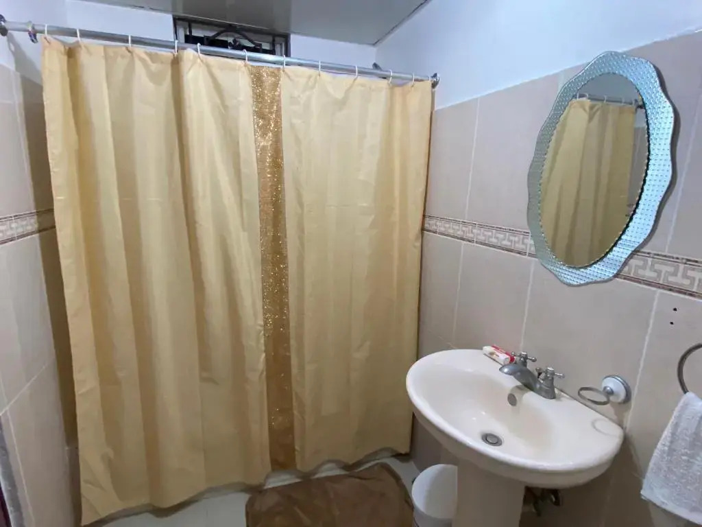 1 DR Huge cozy 3bedroom apartment to stay
