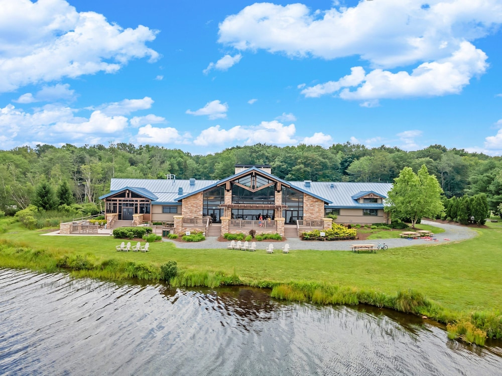 Cozy Poconos Retreat Hot Tub Dog Friendly Firepit