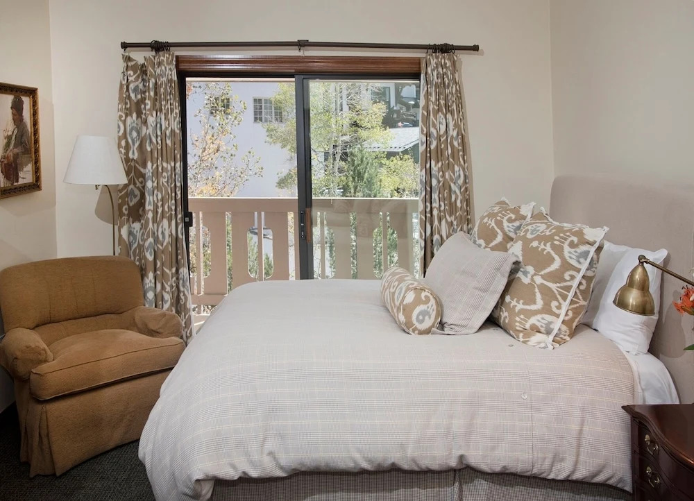 3BR Residence w/ Cozy Fire Place - Lodge at Vail by RedAwning - Save 20% on 7+ Nights!