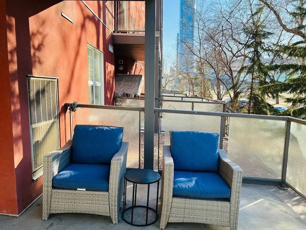 Modern Comfort in Edmontons Heart, 2 Bedroom Apartment