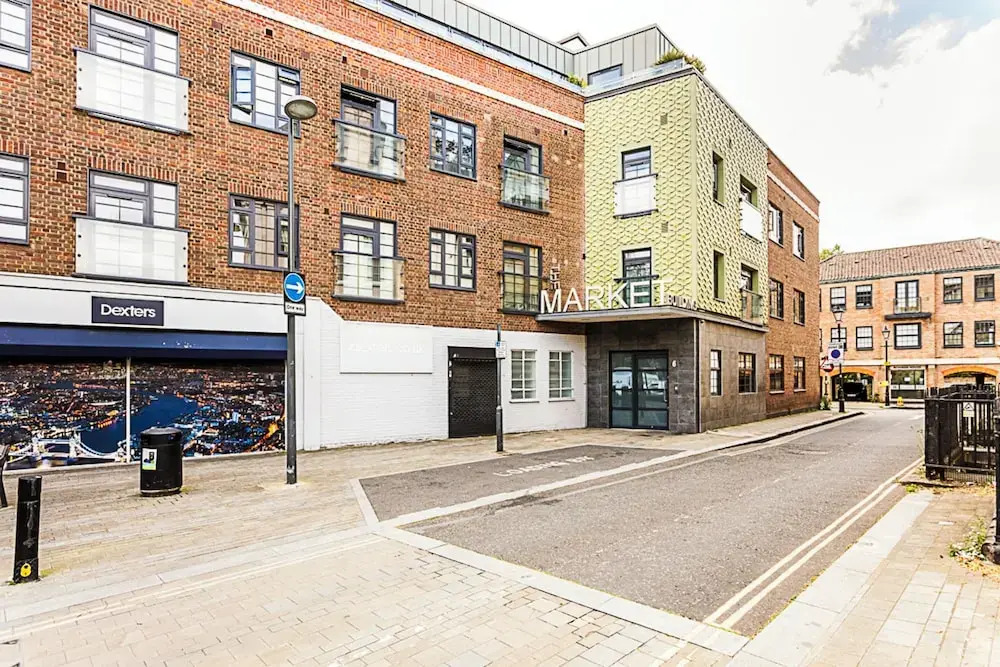 Modern Brentford Flat