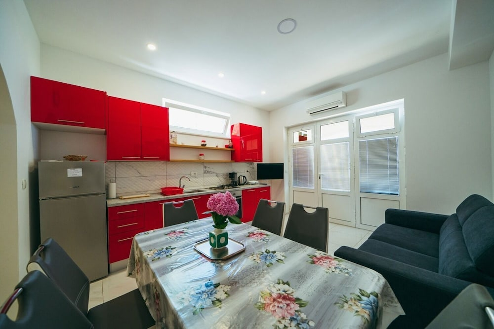 Apartments Lovre