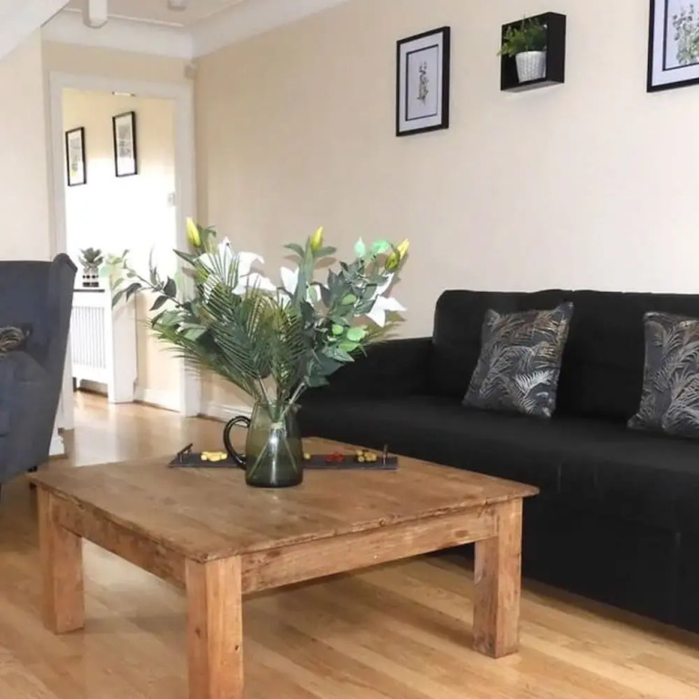 Lion House Chester - Very Near Zoo Ideal for Families