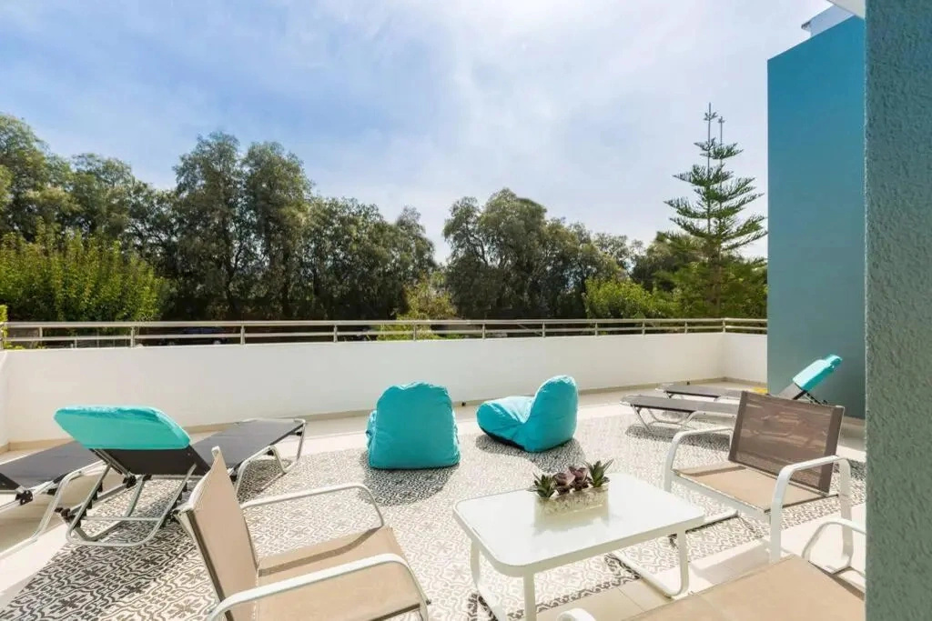 Adelhome - Sea view & walking distance to beach