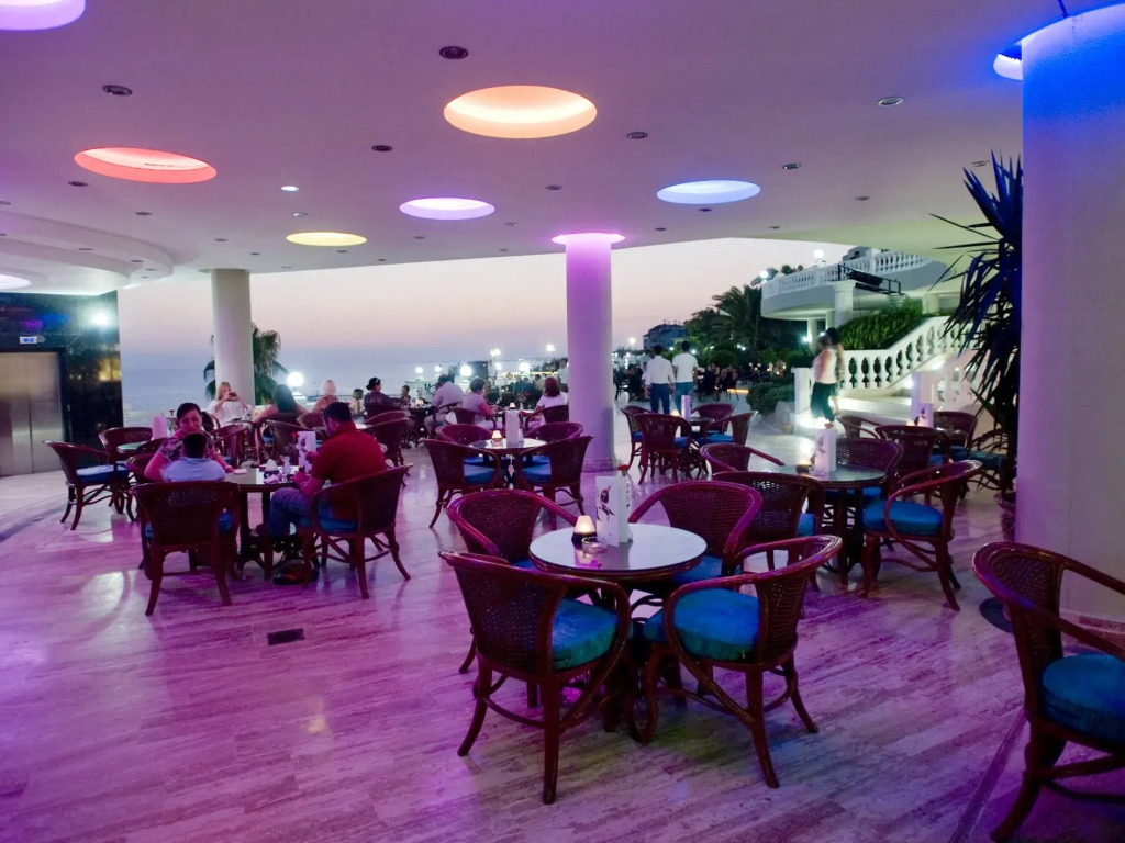 Sunrise Queen Luxury Hotel