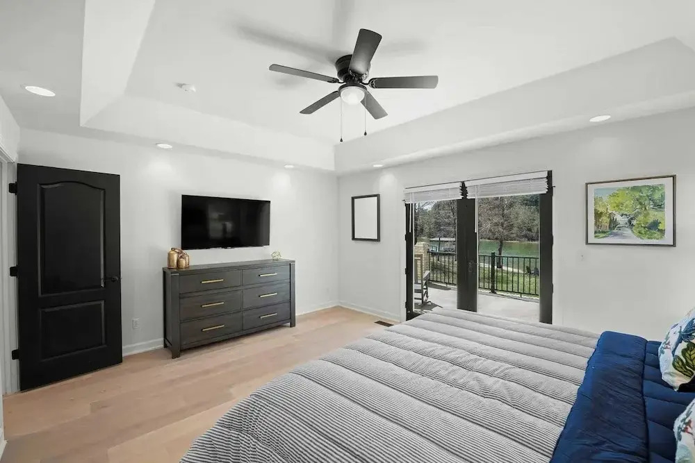Knotty Pines by Avantstay Lake Views, Renovated