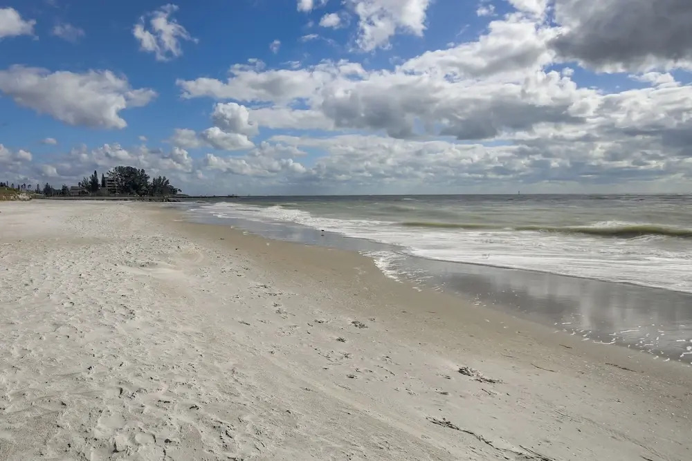 Sandy Shores Condo Across From Johns Pass!